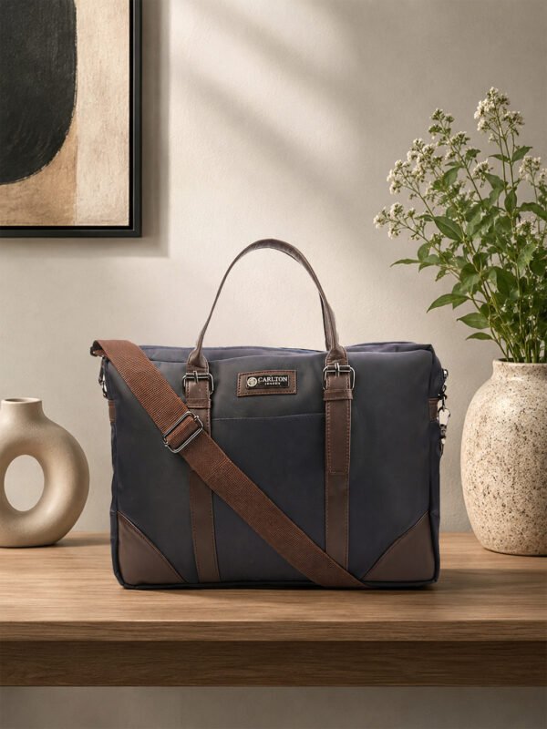 Laptop shoulder bag with sturdy handles, adjustable strap and spacious compartments, ideal for office, travel and everyday use.