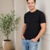 Richard Paadler 42 Papper-Black Classic round neck t-shirt with short sleeves and comfortable fit, ideal for casual everyday outfits and relaxed occasions.