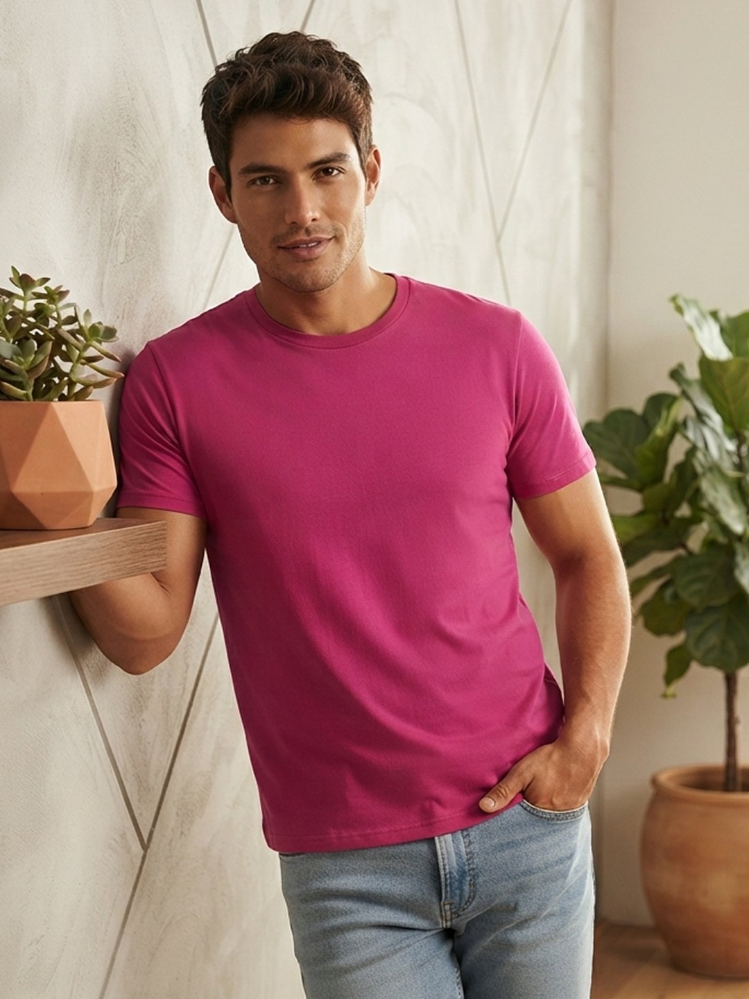 Men's regular fit casual t-shirt with round neckline, short sleeves and comfortable construction for versatile everyday outfits.