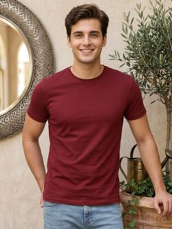 Men's regular fit casual t-shirt with round neckline, short sleeves and comfortable construction for versatile everyday outfits.