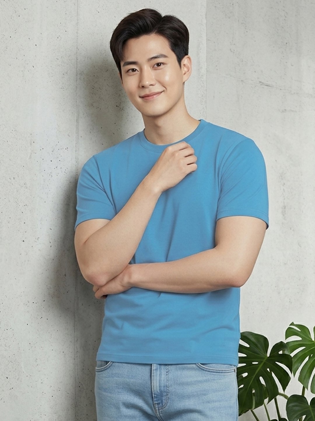 Men's regular fit casual t-shirt with round neckline, short sleeves and comfortable construction for versatile everyday outfits.
