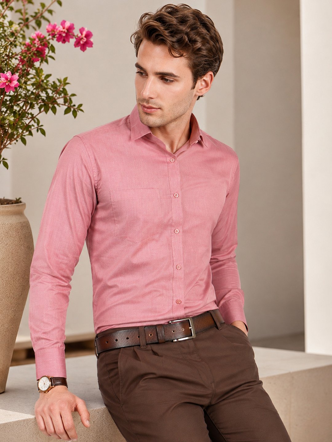 Smart casual shirt with button front, long sleeves and classic collar, ideal for everyday styling, outings and office wear.