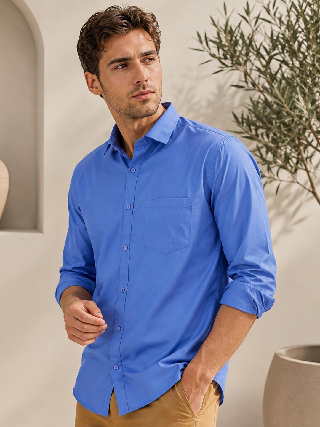 Smart casual shirt with button front, long sleeves and classic collar, ideal for everyday styling, outings and office wear.
