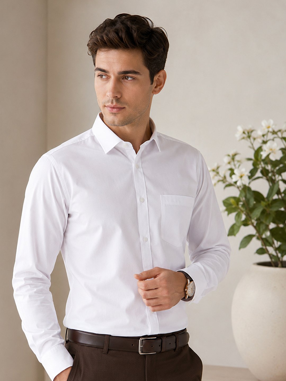 Men's formal-casual shirt with long sleeves, button front and classic collar, suitable for office wear and casual occasions.