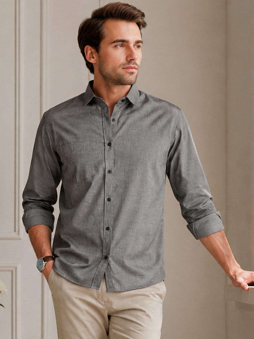 Smart everyday shirt with long sleeves and classic collar, featuring a practical chest pocket for versatile styling.
