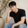 Men's round neck casual t-shirt with short sleeves, regular fit and clean design, perfect for everyday wardrobe styling.